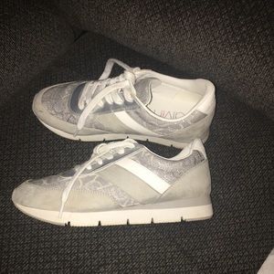 Calvin Klein size 9 women’s sneakers